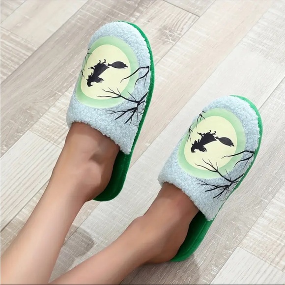Halloween Flying Witch Glow in the Dark Slippers 7 1/2- 8 Moon Trees - Picture 5 of 6